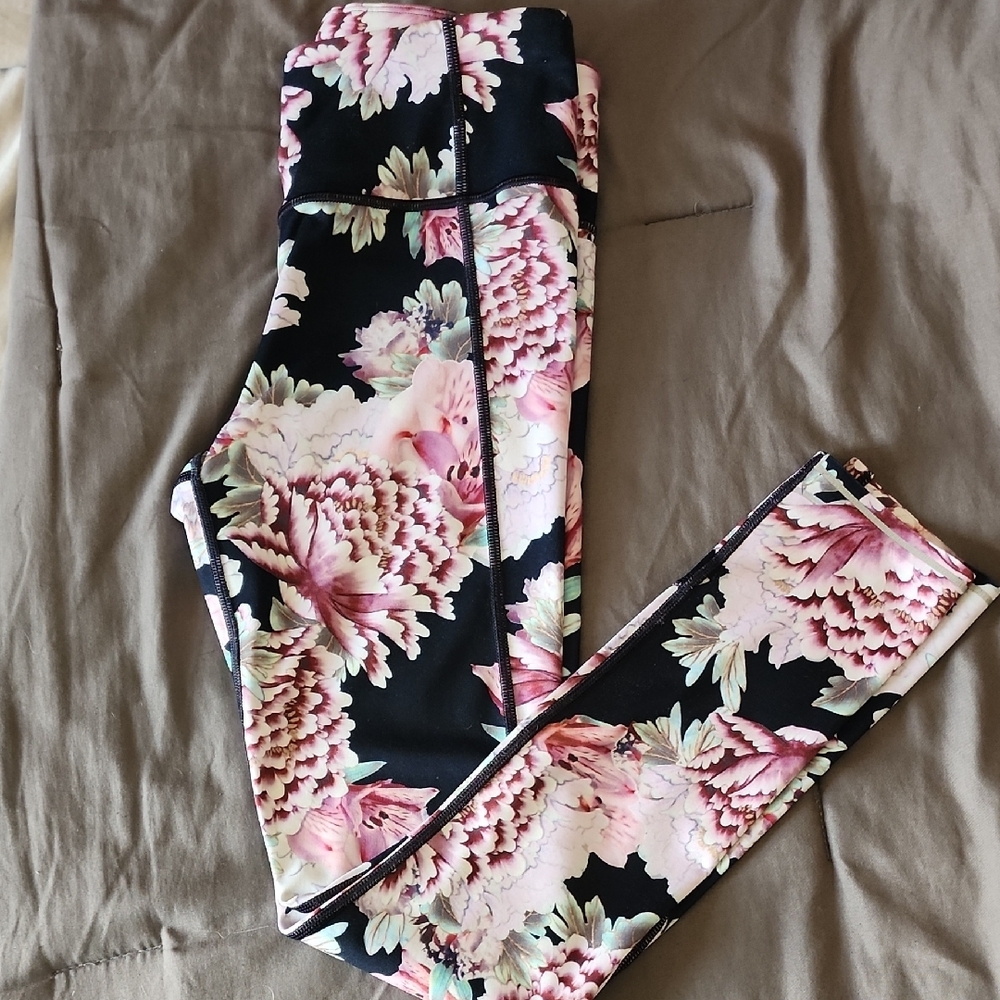 Athleta Run Free Garden Party Leggings